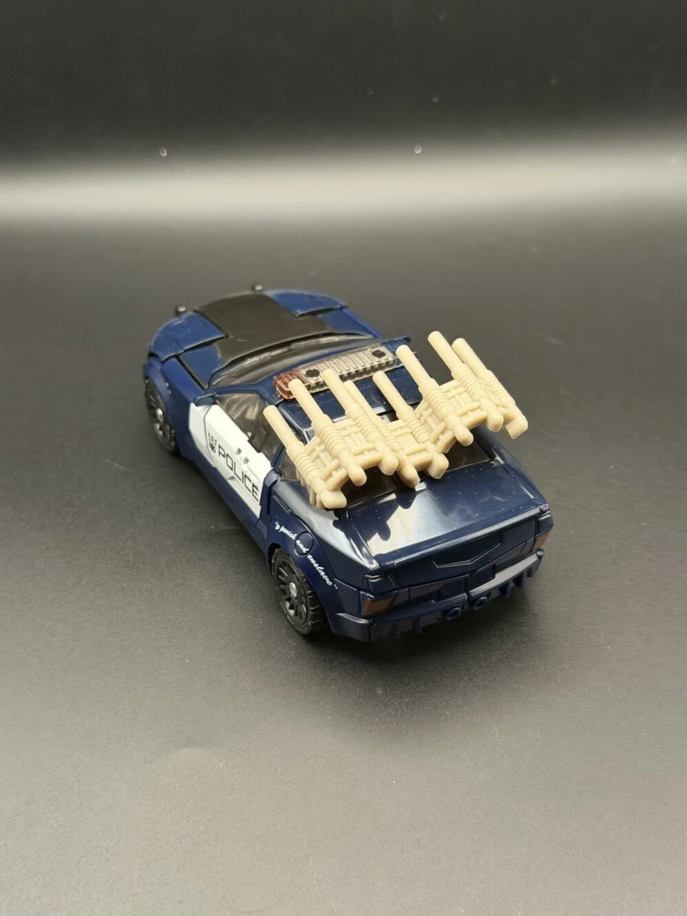 Transformers The Last Knight Deluxe Class Barricade